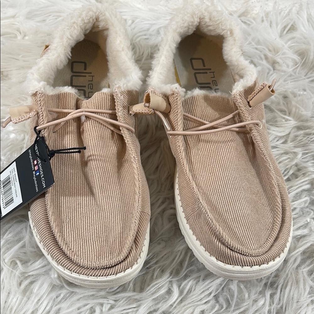 HEY DUDE Women's Wendy Corduroy Cream Loafer Slip On Lightweight Size 9 NEW - Picture 3 of 16